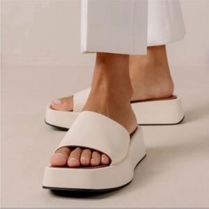 SVEGAN Janice Platform Slide Sandals